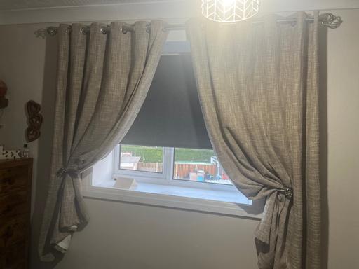 Buy & Sell Conisbrough Doncaster - Photos for Quality thick lines beige curtains 66 x 72