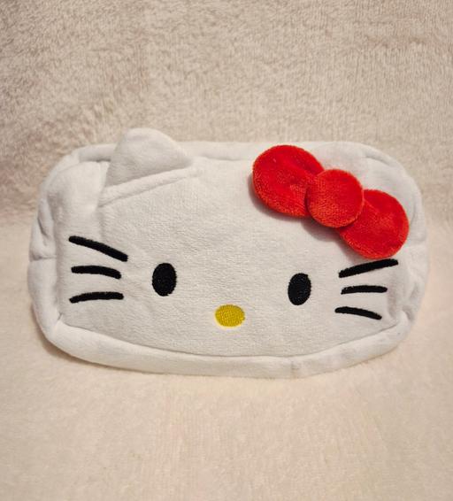 Buy & Sell The Hale North West London - Photos for Hello kitty makeup bag