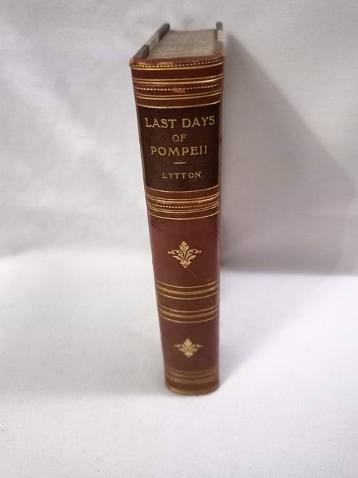 Buy & Sell Hall Green Birmingham - Photos for VINTAGE LAST DAYS OF POMPEII LYTTON HARDBACK.