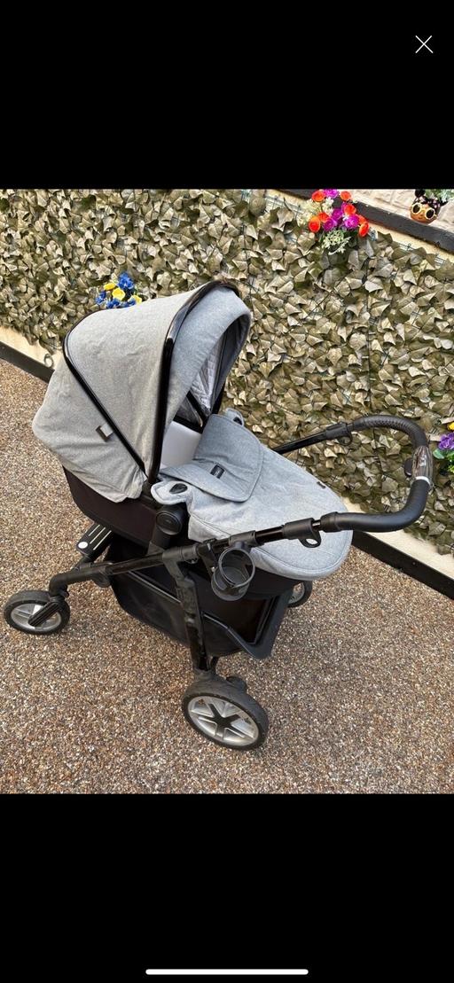 Buy & Sell Woodside South East London - Photos for Limited edition silver cross pram and carseat