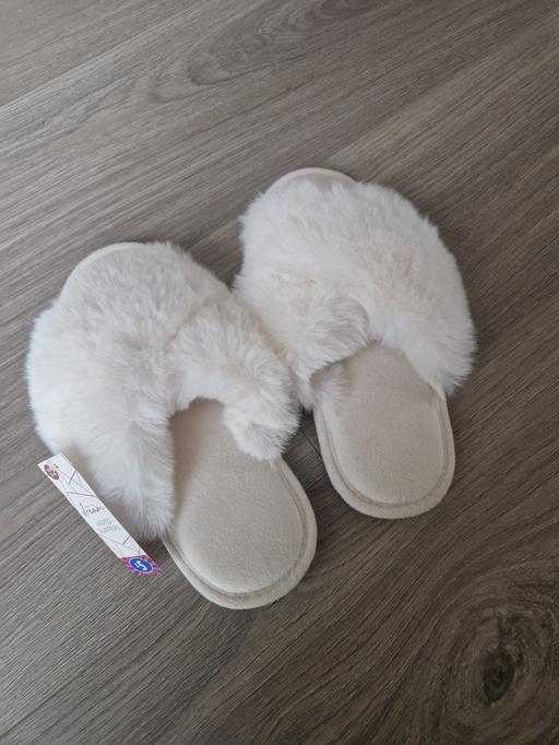 Buy & Sell Knowsley Merseyside - Photos for New Ladies/Girls Slippers size 3-4
