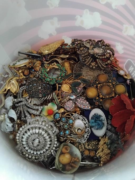 Buy & Sell Milton Regis Swale - Photos for large collection of brooches