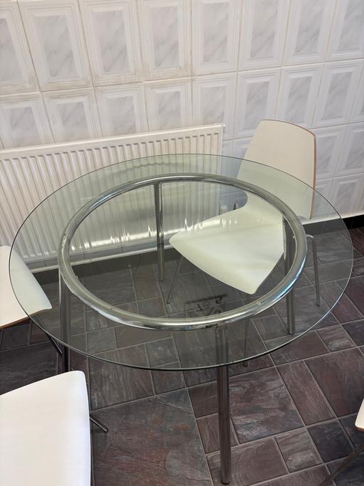 Buy & Sell Sheffield Sheffield - Photos for IKEA glass table & 4 white chairs