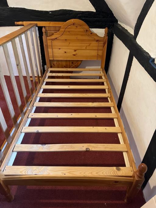 Buy & Sell Oxley Wolverhampton - Photos for Pine bed frame and mattress