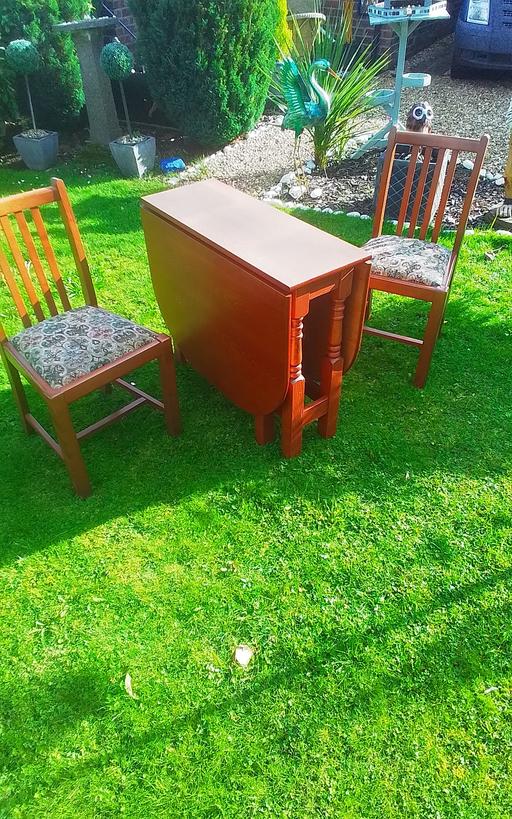 Buy & Sell Swinley Wigan - Photos for DROP LEAF TABLE AND CHAIRS