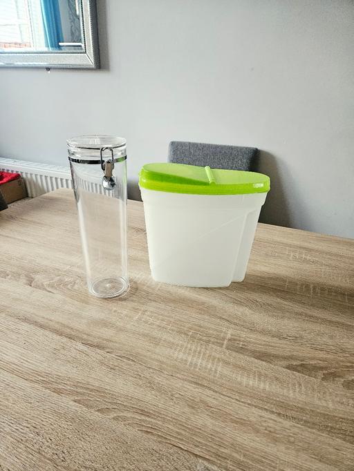 Buy & Sell Newton Doncaster - Photos for 2 storage containers.