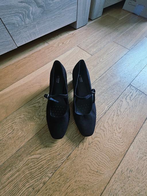 Buy & Sell Newton Doncaster - Photos for Shoes, size 6.