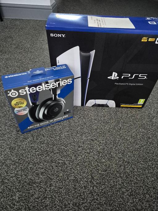 Buy & Sell Higher Tranmere Wirral - Photos for PS5 Digital console and Steelseries headset
