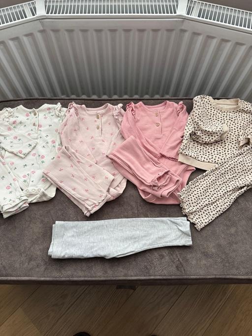 Buy & Sell New Eltham South East London - Photos for 9-12 month baby girl outfit bundle