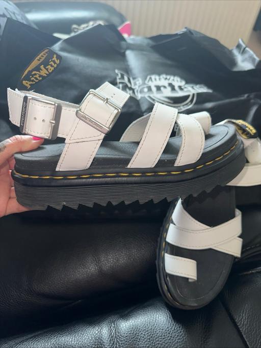 Buy & Sell Healey Rochdale - Photos for Dr martens sandals