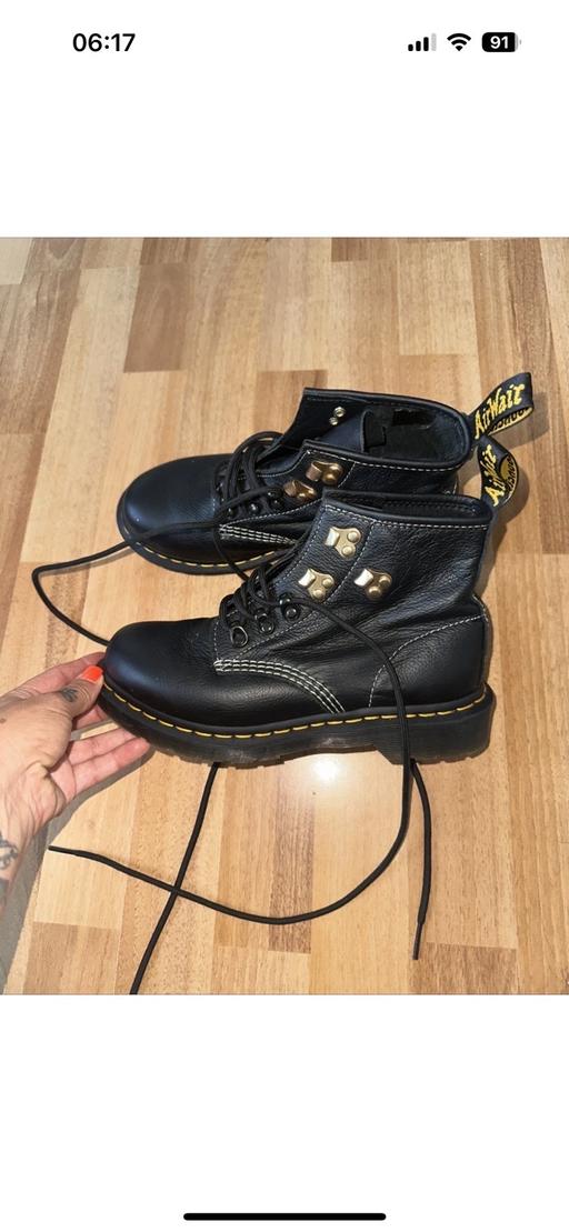 Buy & Sell Healey Rochdale - Photos for Dr marten black soft leather boots