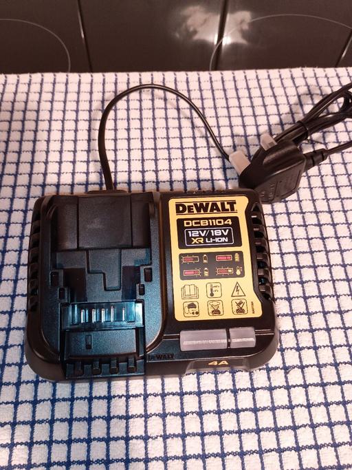 Buy & Sell South Harrow Harrow - Photos for DeWalt DCB1104 charger