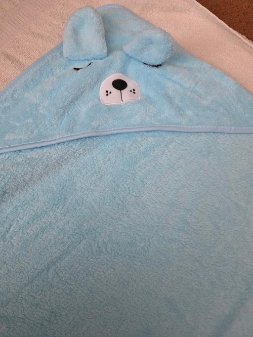 Buy & Sell Blackpool Town Centre Blackpool - Photos for Blue hooded towel NEW