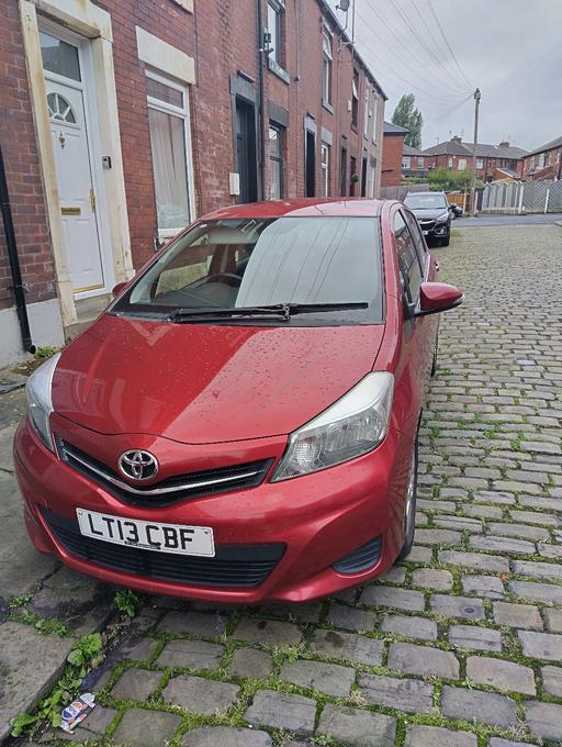 Vehicles Piccadilly Manchester - Photos for TOYOTA YARIS