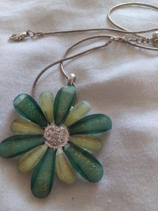 Buy & Sell Milton Regis Swale - Photos for green flower necklace