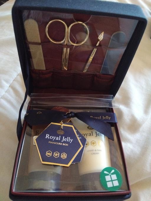 Buy & Sell Kemsley Swale - Photos for beautiful blue velvet manicure set new