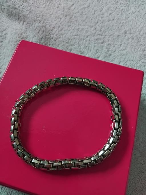 Buy & Sell Milton Regis Swale - Photos for gold braclet