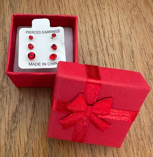 Buy & Sell Shirley Solihull - Photos for Brand new 3 pairs of earrings in gift box 🎁