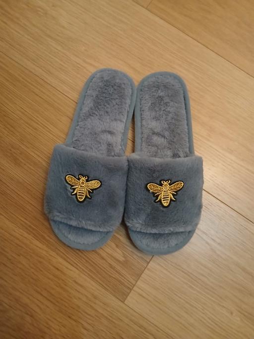 Buy & Sell Radcliffe Bury - Photos for 7/8 Slippers New