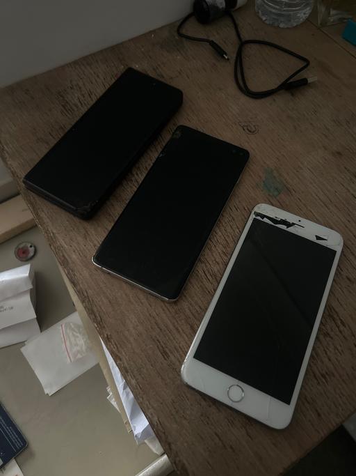Buy & Sell Manor Park East London - Photos for Samsung fold iPhone and Samsung s10 broken