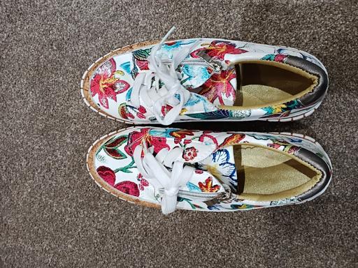 Buy & Sell Intack Hyndburn - Photos for Ladies trainers size 6