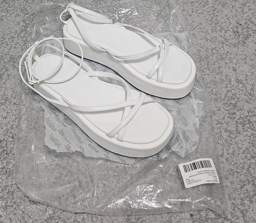 Buy & Sell Halton Brook Halton - Photos for 🌟NEW🌟 Size 5 TRUFFLE COLLECTION sandals