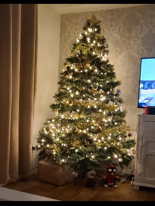 Buy & Sell East India East London - Photos for Christmas Tree 7ft
