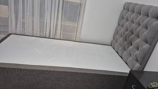 Buy & Sell Westferry East London - Photos for single bed with tufted headboard