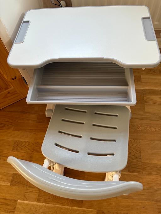 Buy & Sell St Mary Cray South East London - Photos for Children’s adjustable desk for sale