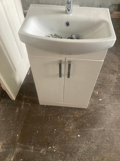 Buy & Sell Hopwood Bromsgrove - Photos for White bathroom cabinet with taps sink