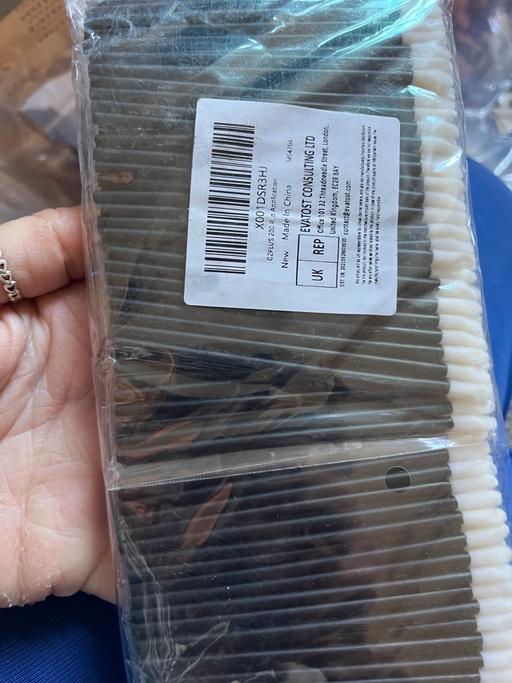 Buy & Sell Wednesfield Wolverhampton - Photos for 200 beauty lash spoolie brushes 1£ a pack lot