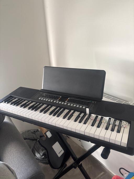 Buy & Sell Canary Wharf East London - Photos for Keyboard (piano) & stand