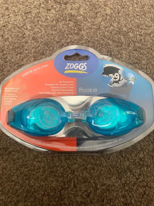 Buy & Sell London Luton Airport Luton - Photos for Swimming Googles