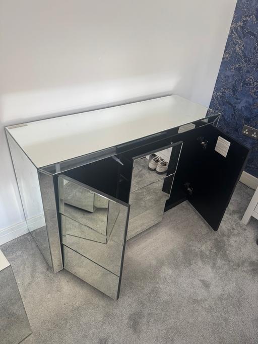 Buy & Sell Lower Wortley Leeds - Photos for Mirrored sideboard