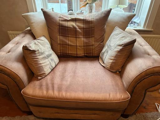 Buy & Sell Holyrood Park Edinburgh - Photos for 3 Piece suite