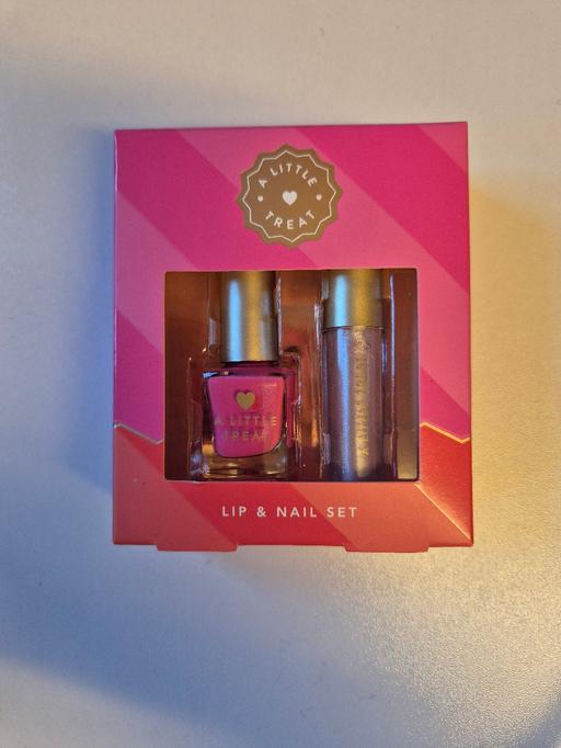 Buy & Sell Crumpsall Manchester - Photos for new Lip & Nail Set