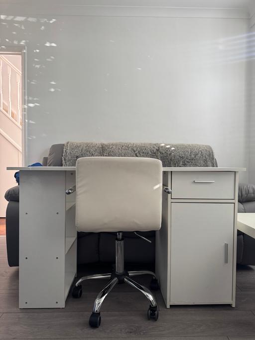 Buy & Sell Bentley Heath Hertsmere - Photos for Desk and swivel chair