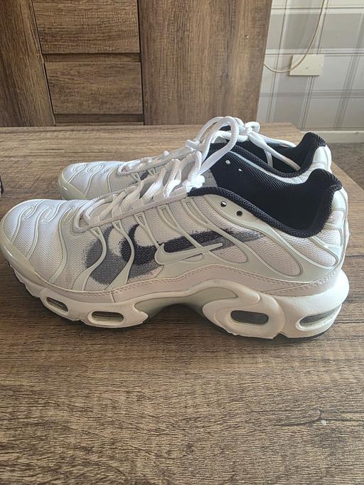 Buy & Sell Featherstone South Staffordshire - Photos for Nike tns white size 5