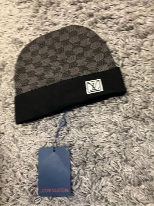 Buy & Sell Eastburn Bradford - Photos for Men’s grey lv beanie