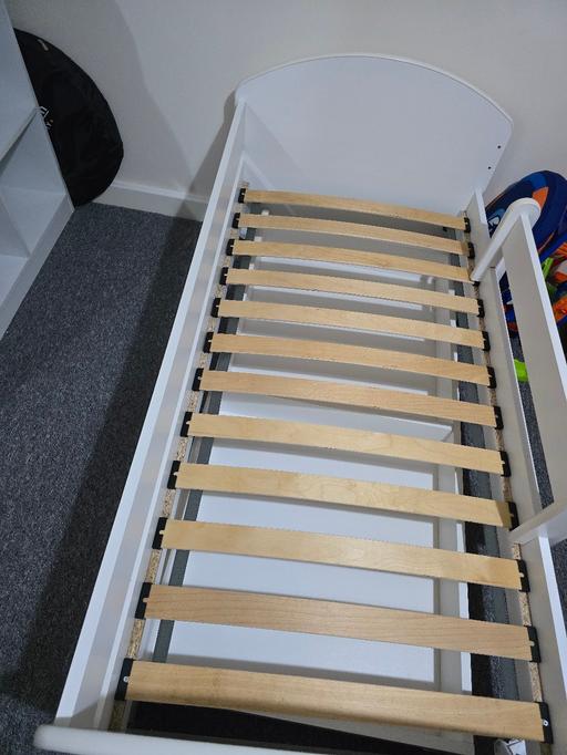Buy & Sell Redhill Reigate and Banstead - Photos for Junior Bed