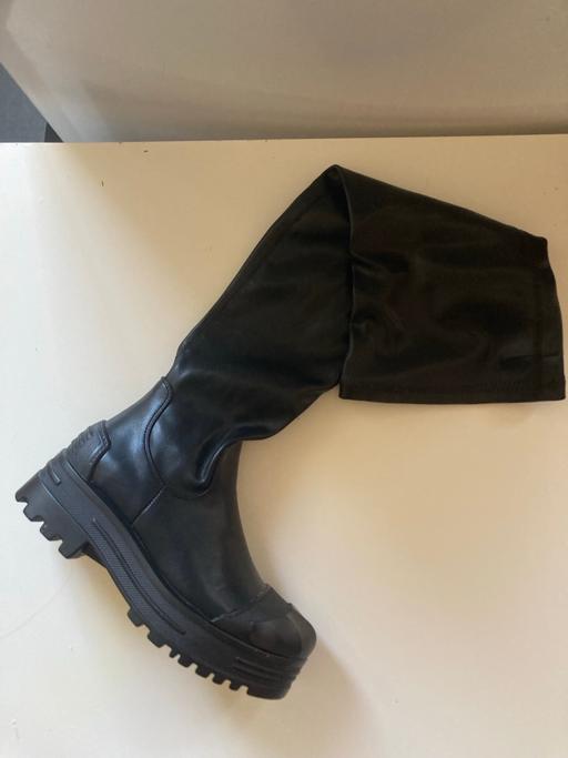 Buy & Sell - Photos for Black over the knees chunky boots