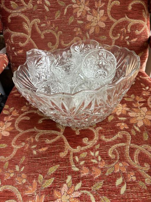 Buy & Sell Kidbrooke South East London - Photos for Punch crystal bowl with 12 glasses new