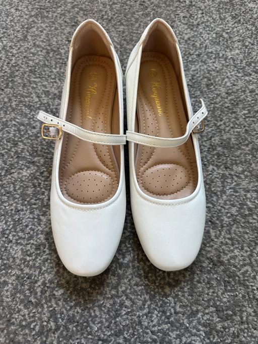 Buy & Sell Westcroft South Staffordshire - Photos for White shoes size 5