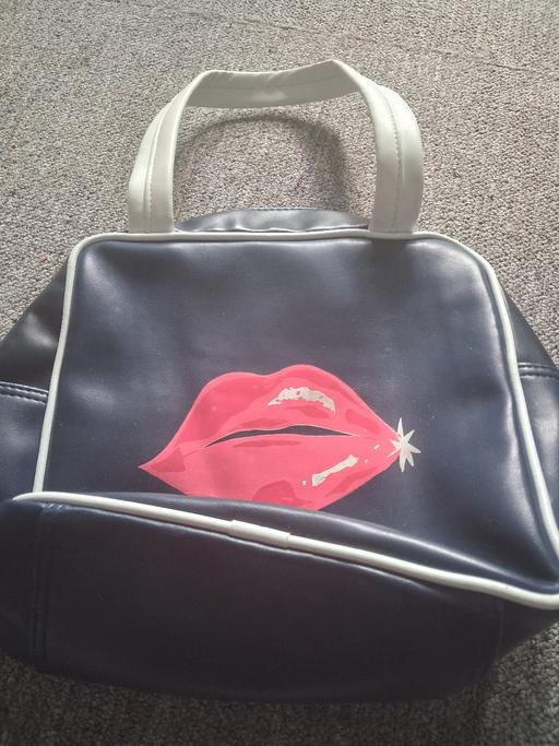 Buy & Sell Upper Gornal Dudley - Photos for lips bag