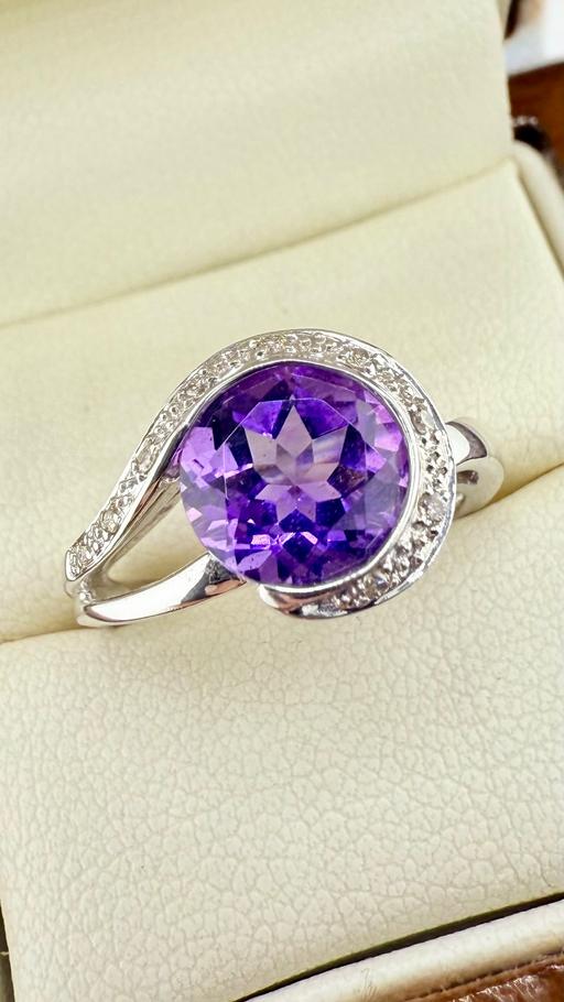 Buy & Sell Harrow on the Hill North West London - Photos for 9ct Gold Amethyst and Diamond Swirl Ring