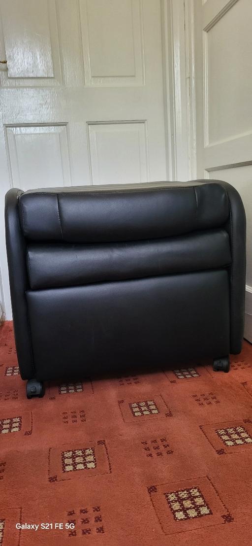 Buy & Sell Bloxwich Walsall - Photos for RECLINER ARMCHAIR ON CASTORS 
