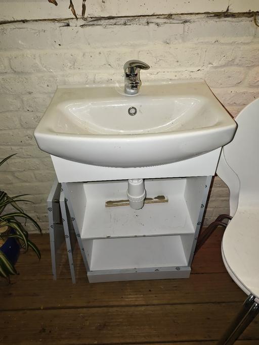 Buy & Sell Knightsbridge Central London - Photos for vanity unit with mixer and drains fixings
