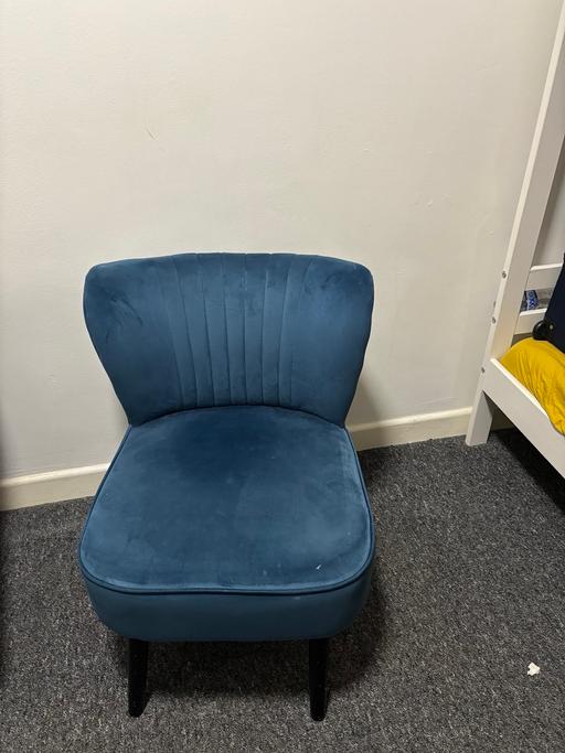 Buy & Sell London Luton Airport Luton - Photos for Blue and Grey Chairs