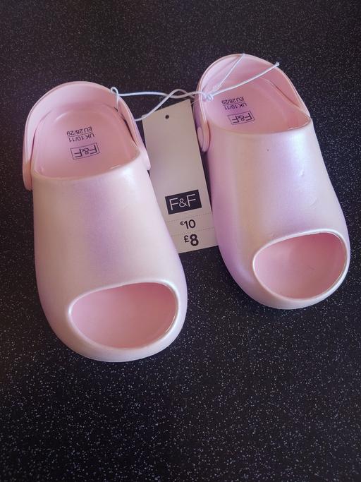 Buy & Sell Woodthorpe Charnwood - Photos for Girls pink sandals size 10/11