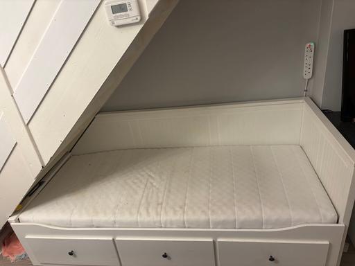 Buy & Sell London Luton Airport Luton - Photos for Bed with drawers